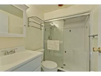 Private 1br/1ba in law unit with private yard/separate entrance 4