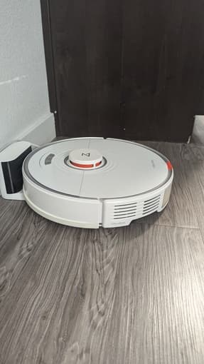 Roborock S7 Robot Vacuum and Mop: less than 1 year old - Moving Sale 3