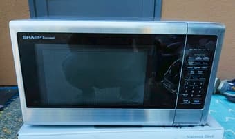 Sharp Carousel Microwave Oven 1