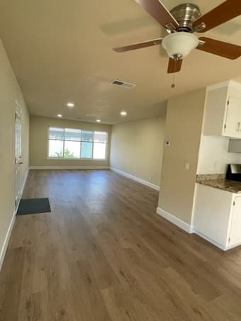 Room Available in San Carlos 3