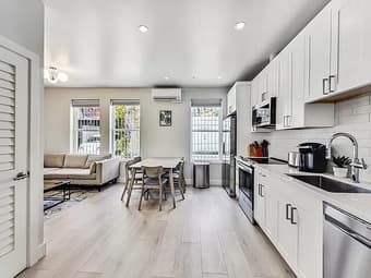 Seeking Female Housemate in 7 bed 5 bath SF Mission Apartment 2