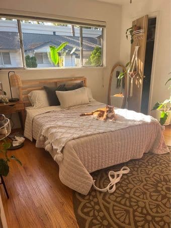 Looking for a roommate for 2 bed 1 bath near downtown Menlo Park 2