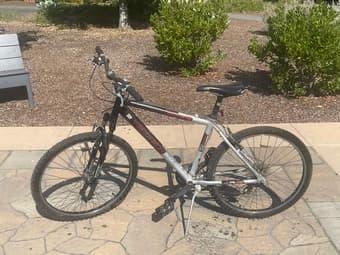 Reliable Trek 3900 Mountain Bike with U-Lock 1