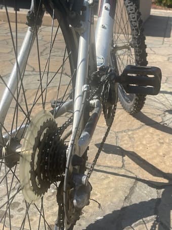 Reliable Trek 3900 Mountain Bike with U-Lock 2