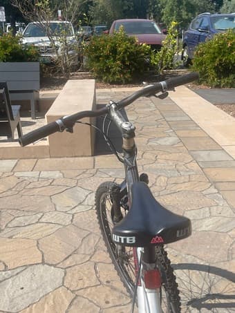 Reliable Trek 3900 Mountain Bike with U-Lock 3