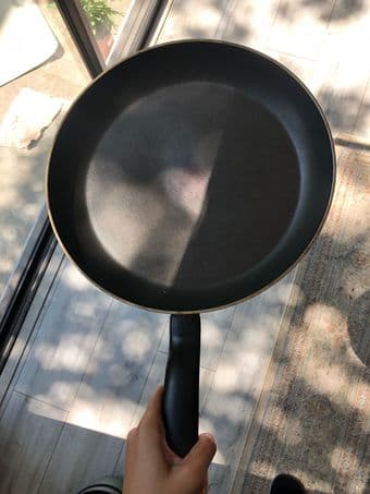 Kitchen items (Pressure Cooker, Ice cube trays, frying pan and mugs) 4