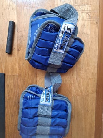 Adjustable weight ankle weights 1