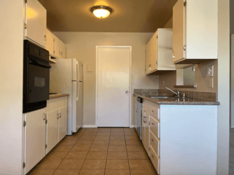 1 bedroom is available in 2b1b apartment 2