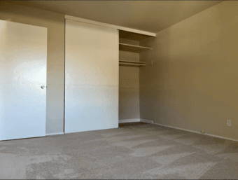 1 bedroom is available in 2b1b apartment 4