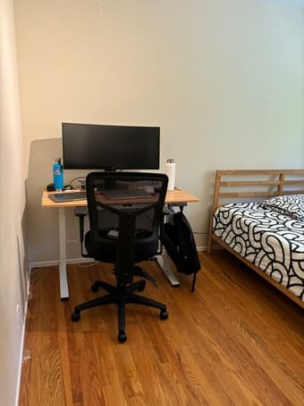 2nd floor room available in Portola Valley House, Sept 1st start 2