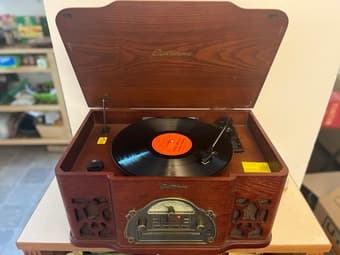 Vinyl Record Player (Electrohome Winston) 1