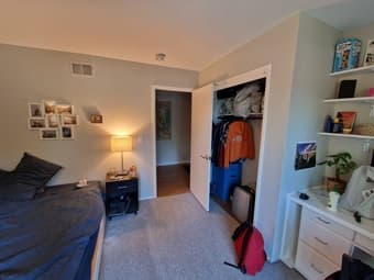 2nd floor room w/balcony available in Portola Valley House, Sept. 1st 4