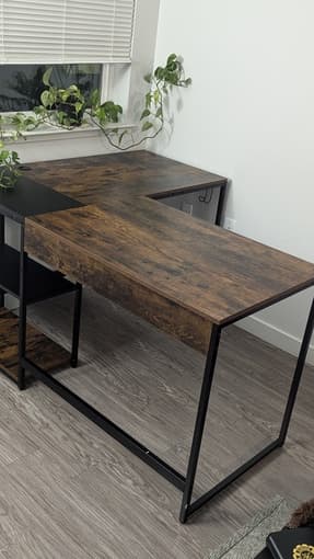 Corner table L desk: excellent condition 1