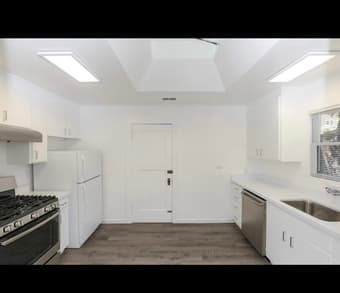 Furnished Room for rent in 2 bedroom cottage- Downtown Palo Alto 3