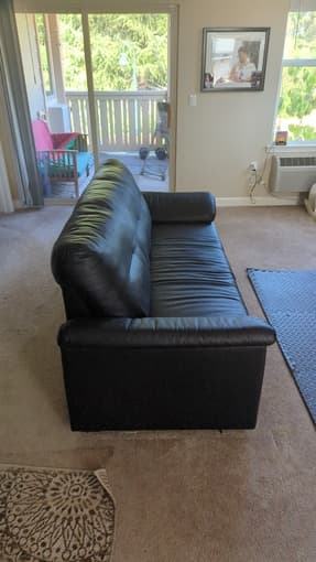 Couch for sale -125$ or OBO 2