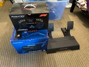Fanatec CSL Elite F1 Set - Base + Wheel + Pedals 1
