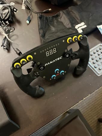 Fanatec CSL Elite F1 Set - Base + Wheel + Pedals 3