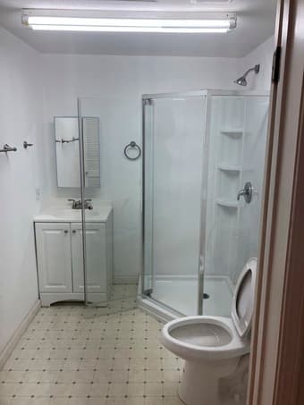 Room in house on Stanford Avenue 3