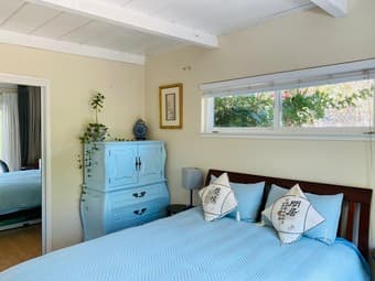 Lovely Furnished 1BR/1BA single family house next to Stanford Ave 2