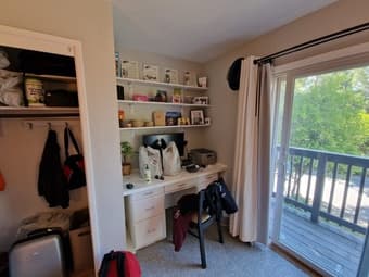 2nd floor room w/balcony available in Portola Valley House 2