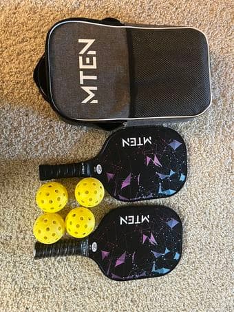 Pickleball set and swimming fins 1
