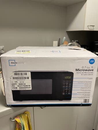 Selling a microwave for $40 1