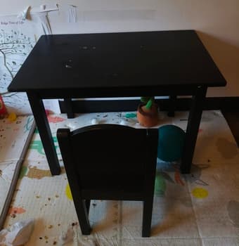 Kids' Table and Chair Set 1
