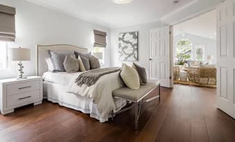 Large Br+Ensuite in Luxury house w pool hottub 15min walk to Stanford 2