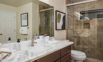 Large Br+Ensuite in Luxury house w pool hottub 15min walk to Stanford 3