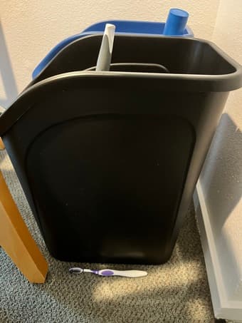 2x 9.4G trash cans 1