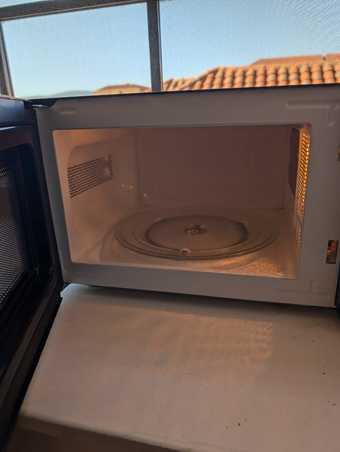 Really good Microwave for sale 2