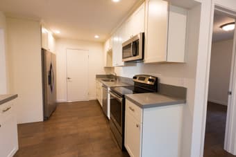 Spacious guest house in Los Altos, Loyola Corners; avail immed 3