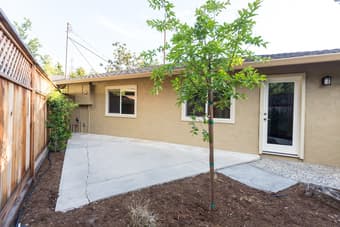 Spacious guest house in Los Altos, Loyola Corners; avail immed 4
