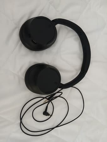 Sony headphones CH 720n 1