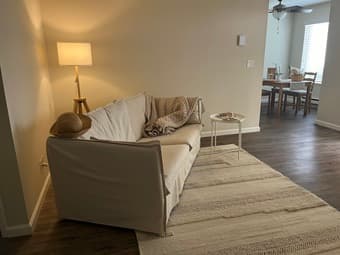 1 Bdr - 692 sft - Charming 1-Bedroom End Unit Apartment 1