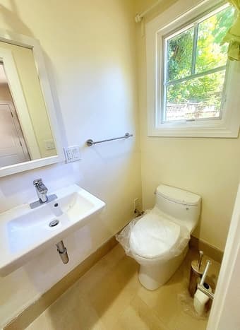 A SMALL room with private bath and separate entrance in Palo Alto 2