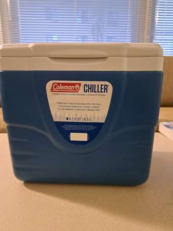 Selling Coleman 8.5 L cooler 1