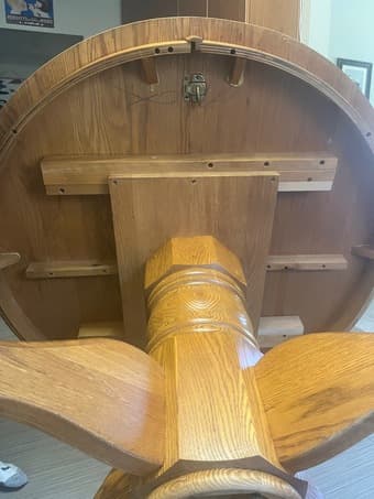 Solid Oak Pedestal Table & 6 chairs (Dinaire, Buffalo, NY) 3