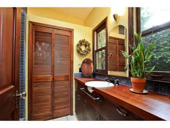 A Guest Bedroom near Paly High 4