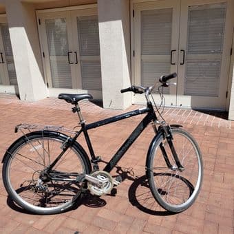 Bike Kent 700c Hybrid 5’7” and taller 1