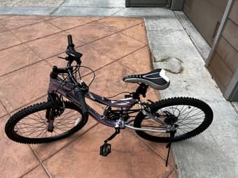 girl mountain bike_used_ 24 inch wheels, 21-speed drivetrain, lavender 1