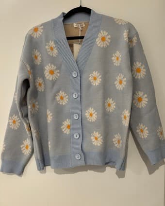 New Women’s Sweater (Medium) 1