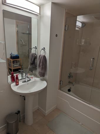 Beautiful huge 1B1B apt Uptown Oakland next to Bart Sep - Nov flexible 4