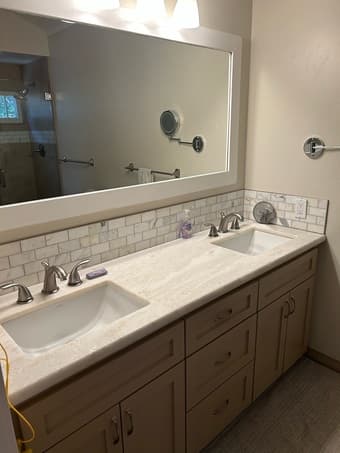 Full Master Bedroom & Bathroom in Menlo Park Home Managed by Grad Stud 3