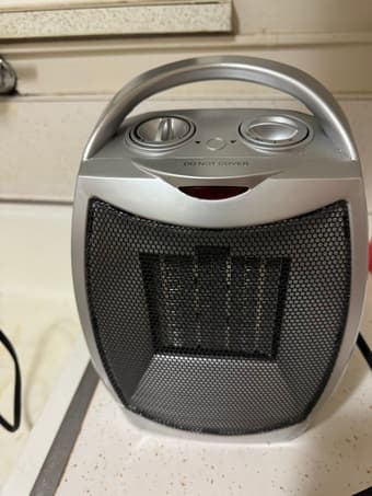 Moving sale: Brightown 750w/1500w ceramic space heater 1