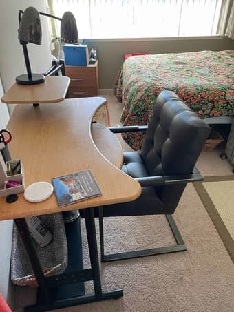 A beautiful park-view room, just 3 miles from campus, now available 2