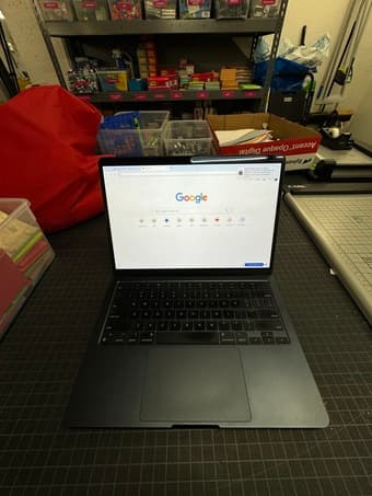 MacBook Air M2, 13" (16 GB ram, 256 GB SSD) Great Condition 3