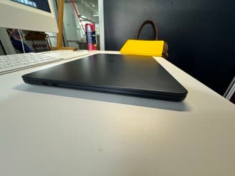 MacBook Air M2, 13" (16 GB ram, 256 GB SSD) Great Condition 4