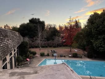 Great room with private bath available in sharehouse in Palo Alto 4