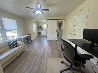 1 bed/1 bath apt in prime downtown Palo Alto next to Stanford Med 1